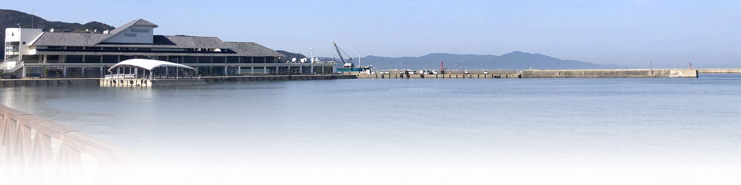 ハーバーホテル海月の目の前に広がる海